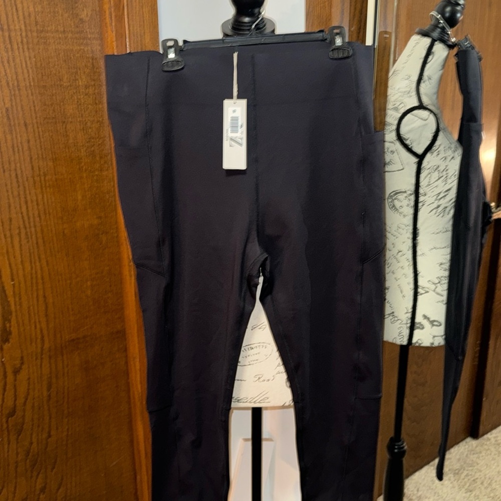 Nic and Zoe new activewear black leggings size extra large group AE color black